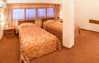 Отель Hutor Hotel Днепр Двухместный номер с 2 отдельными кроватями-2